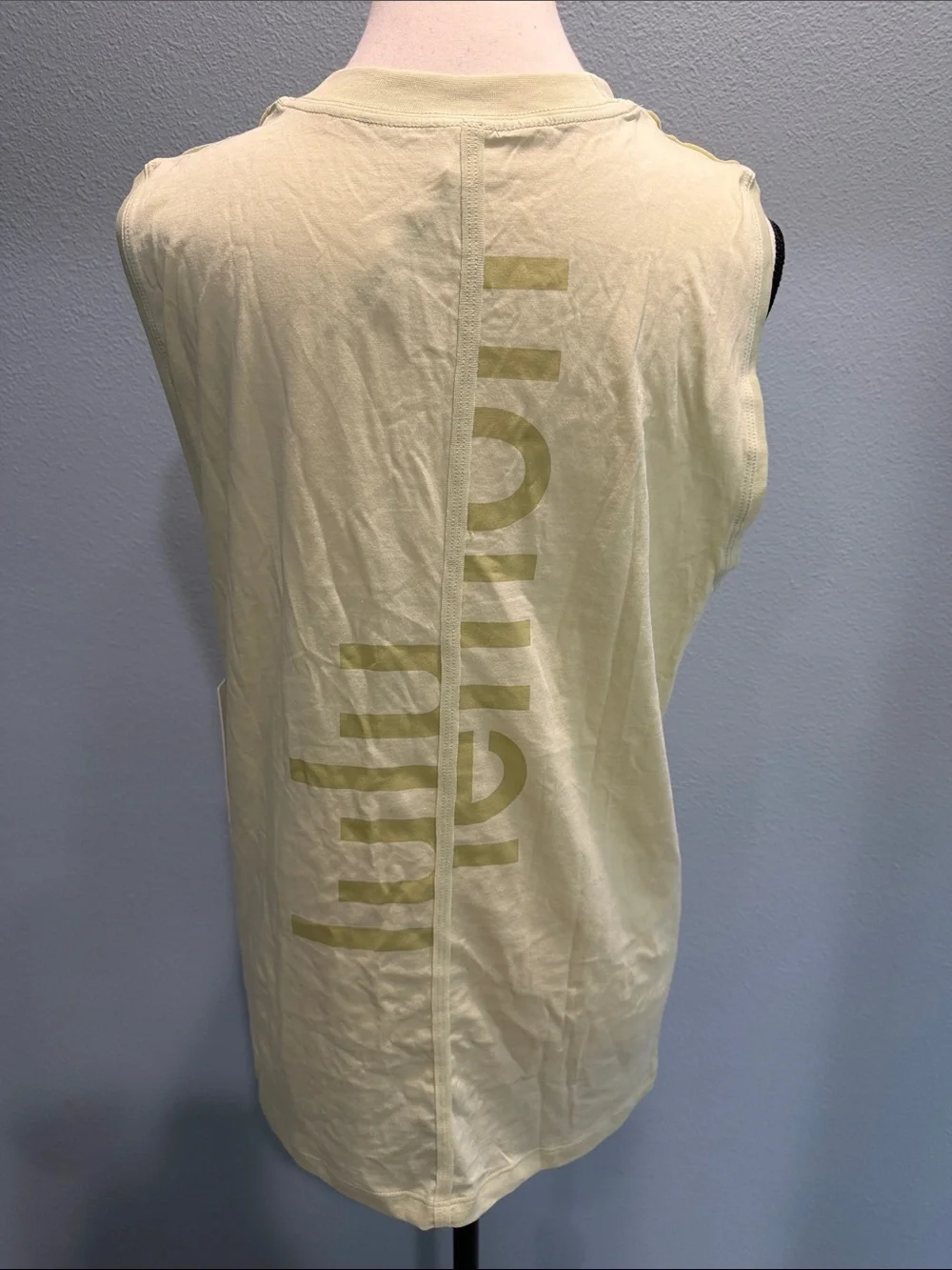 lululemon athletica lightweight sleeveless